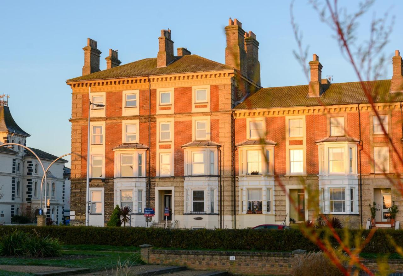Sea Views Stunning 2 Bedroom Apartment # Lowestoft Exterior photo