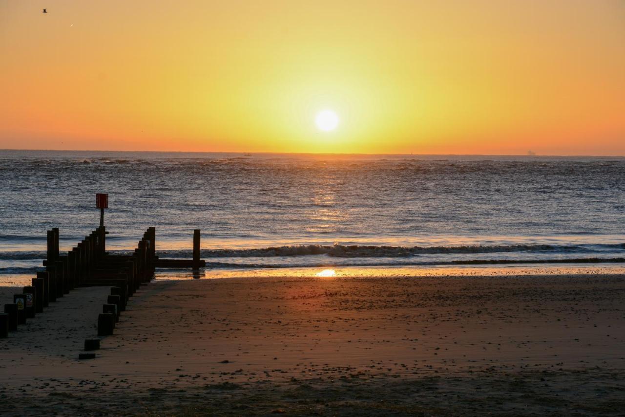 Sea Views Stunning 2 Bedroom Apartment # Lowestoft Exterior photo