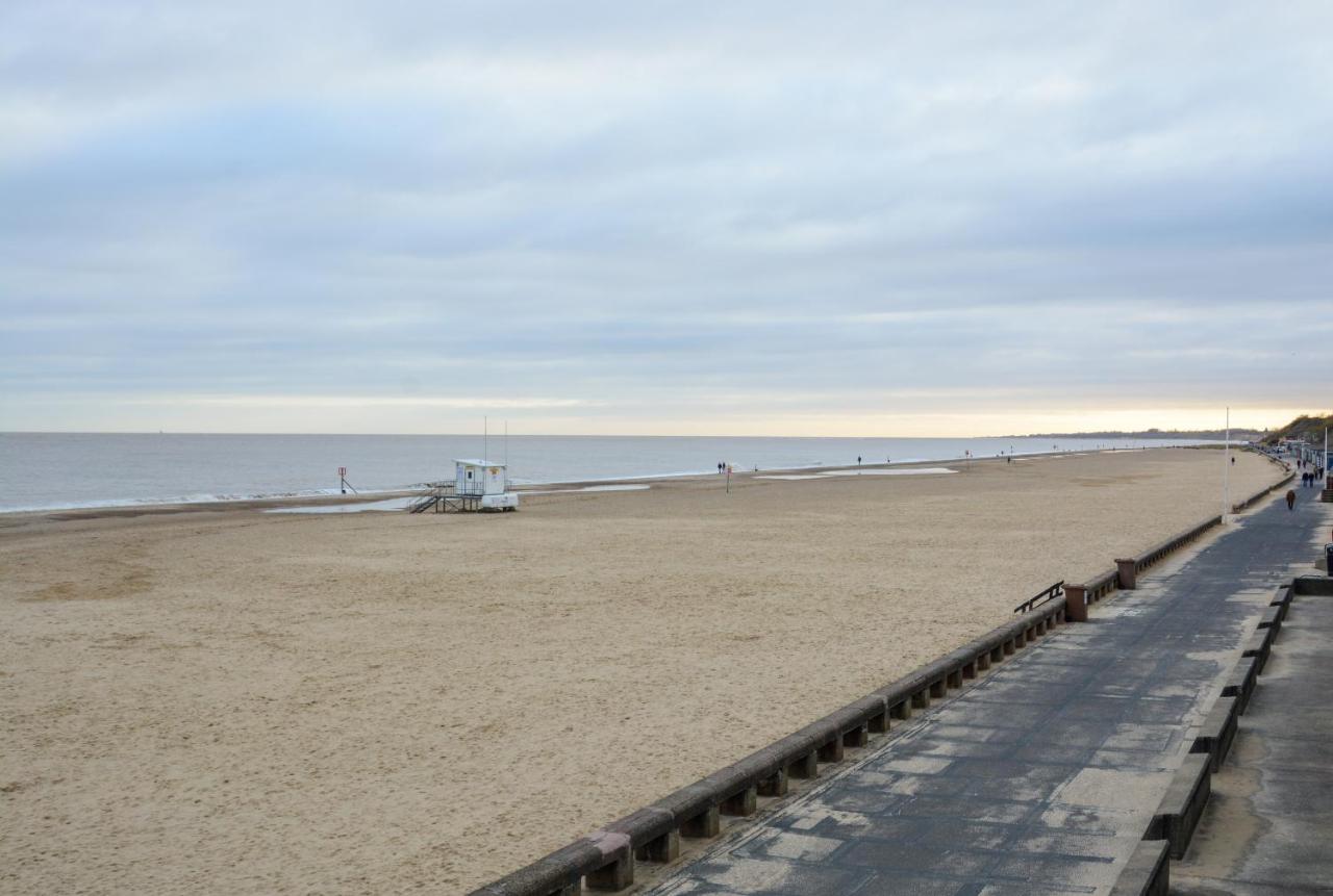 Sea Views Stunning 2 Bedroom Apartment # Lowestoft Exterior photo
