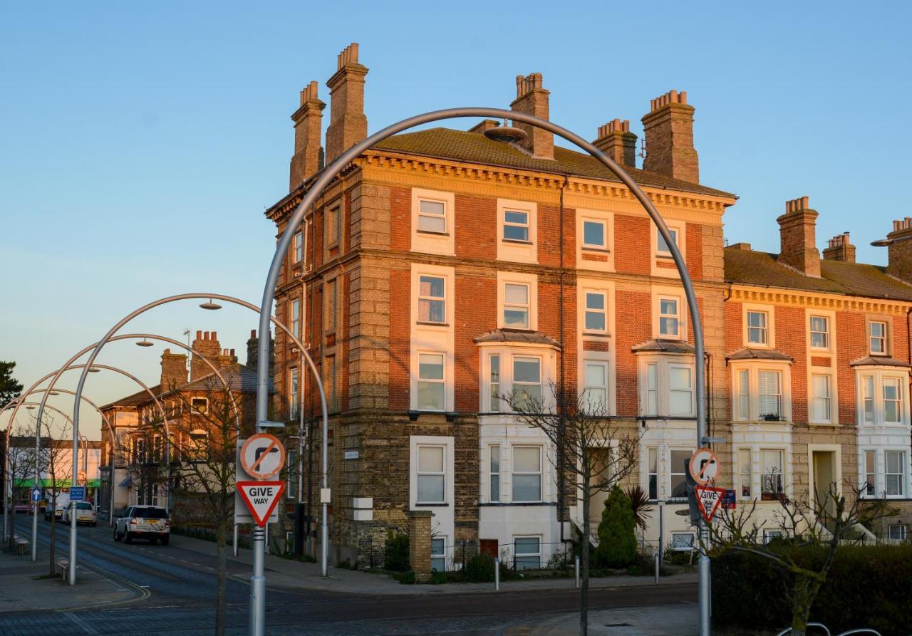 Sea Views Stunning 2 Bedroom Apartment # Lowestoft Exterior photo