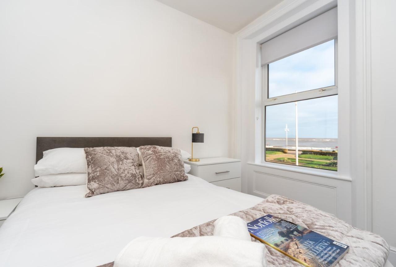 Sea Views Stunning 2 Bedroom Apartment # Lowestoft Exterior photo