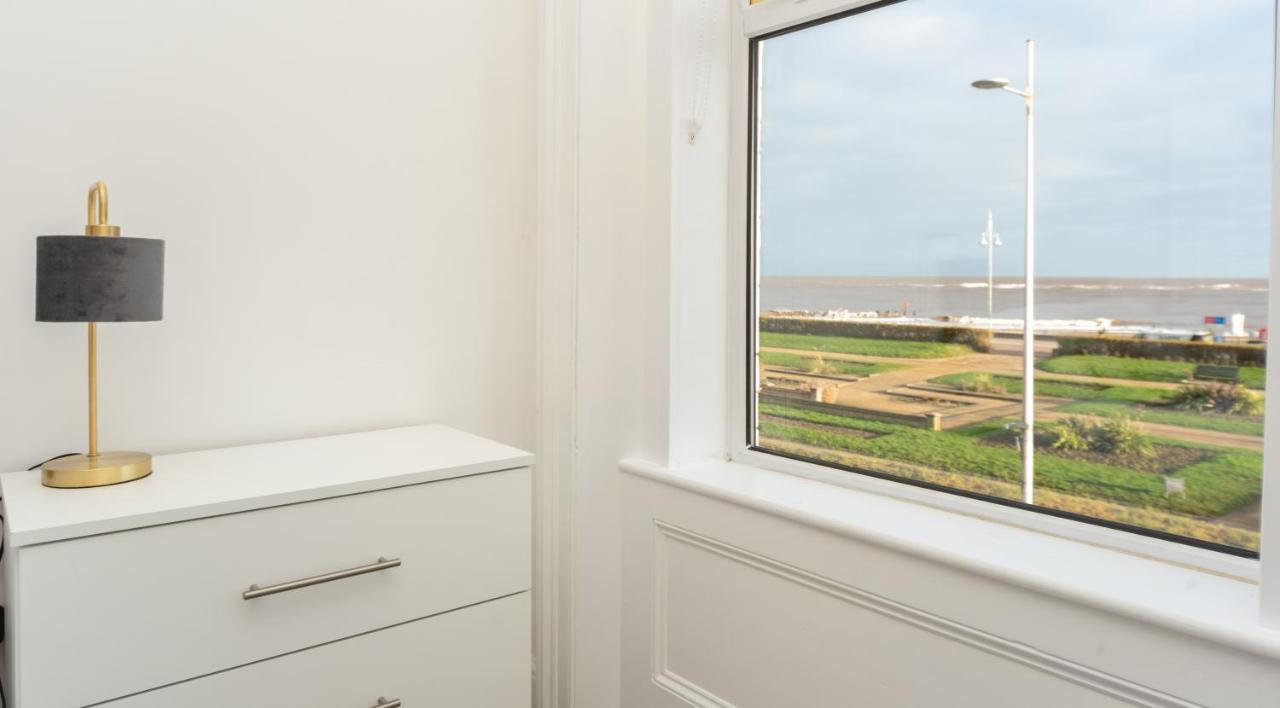 Sea Views Stunning 2 Bedroom Apartment # Lowestoft Exterior photo