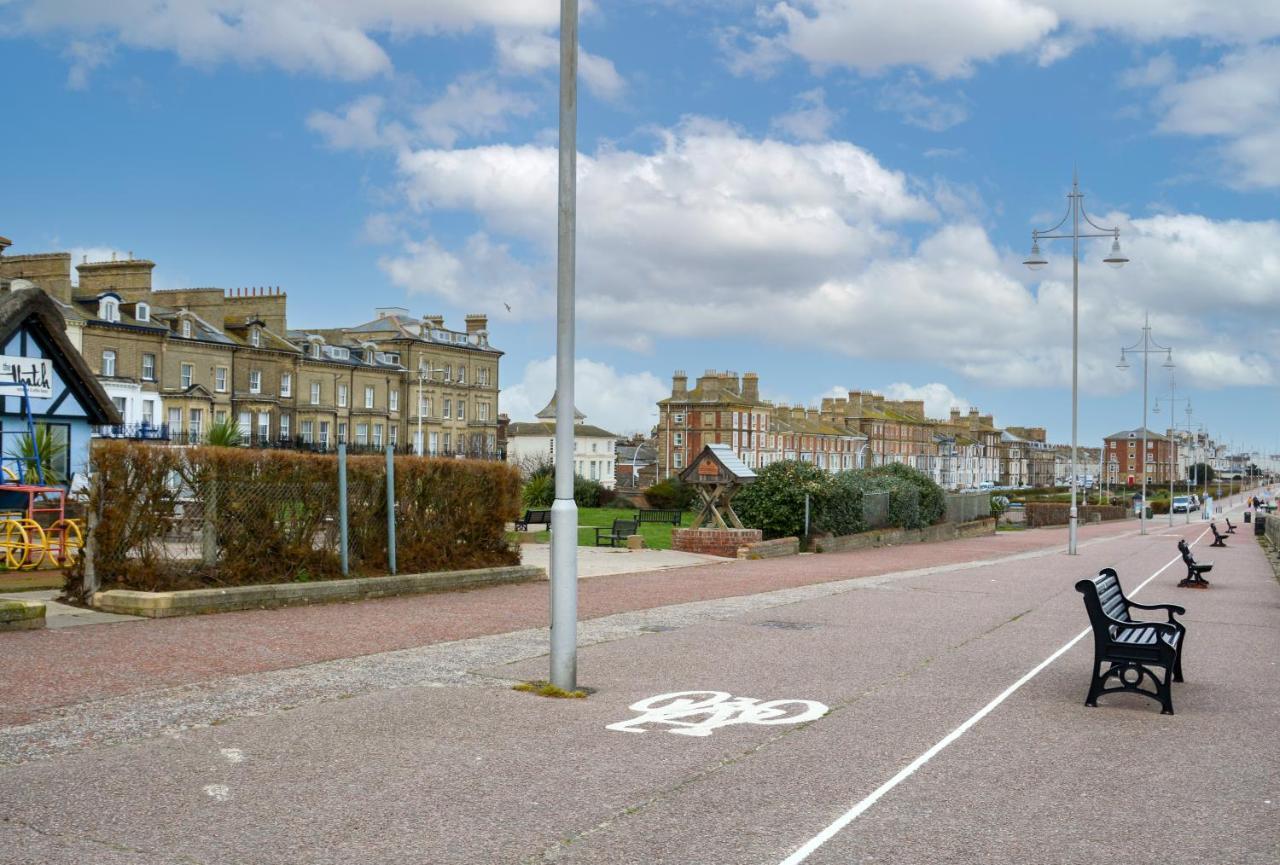 Sea Views Stunning 2 Bedroom Apartment # Lowestoft Exterior photo